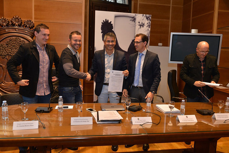 El Ayuntamiento de Pozoblanco firma convenio con los funcionarios sobre sus condiciones laborales