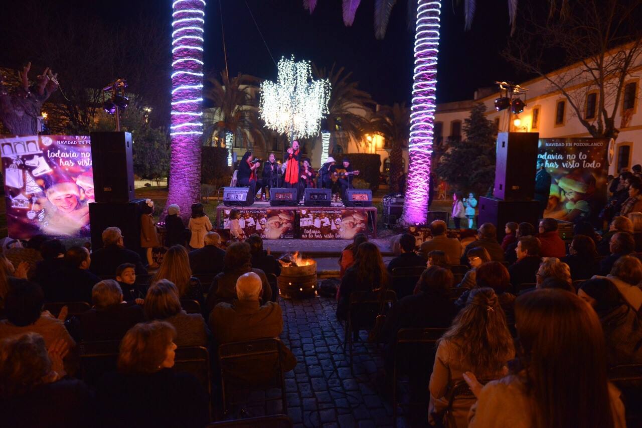 Éxito de la Zambomba Flamenca en la Plaza de Santa Catalina de Pozoblanco