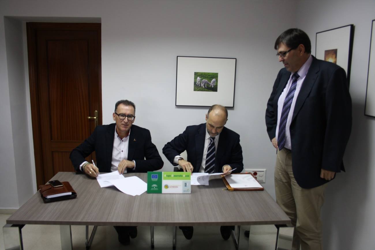 La Fundación Cajasur firma un convenio de apoyo a Adroches