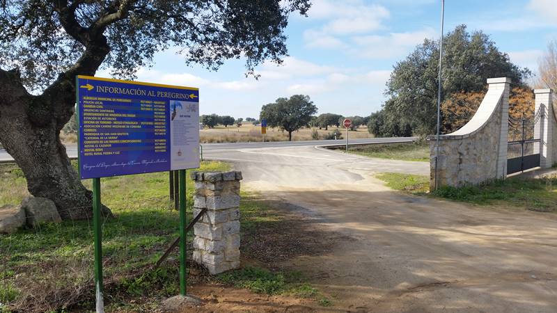 Más señalización en Hinojosa del Duque del Camino Mozárabe a Santiago