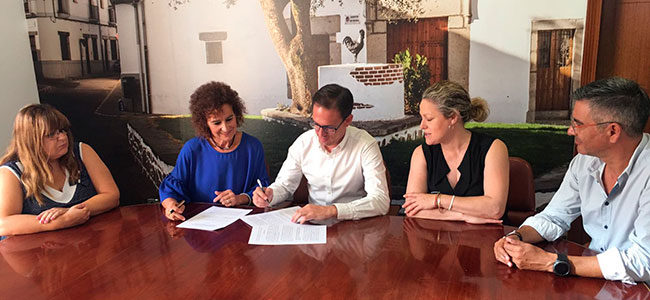 El Ayuntamiento de Pozoblanco firma un convenio con Acuide aportando una subvención de 6000 euros