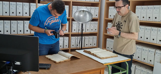 En Dos Torres se continúa con la digitalización de su archivo histórico