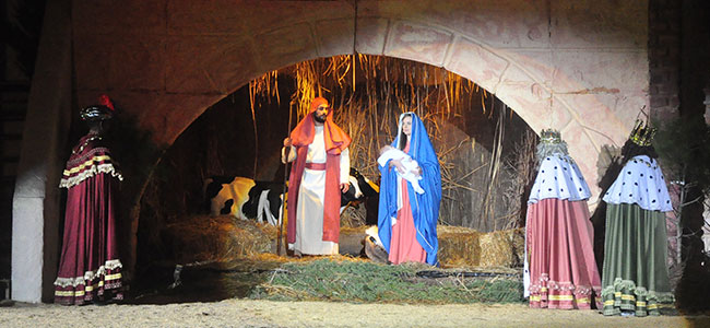 El Auto Sacramental de los Reyes Magos completa todas sus representaciones pese al intenso frío y a la lluvia