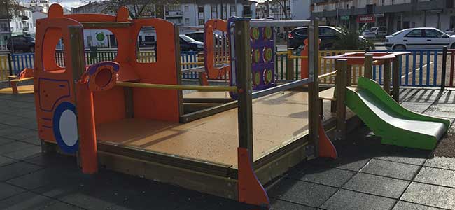 El Ayuntamiento de Pozoblanco adapta el parque infantil de La Salchi para niños y niñas con discapacidad