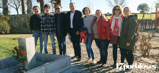 Unas 30 personas se reúnen de nuevo para homenajear a Florián Andújar