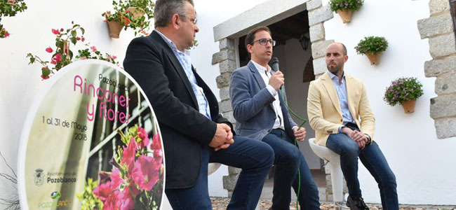 Se decoran diez rincones de Pozoblanco para promocionar mayo como el mes de las flores