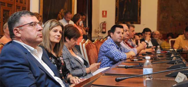 La Diputación firma 50 convenios con ayuntamientos, clubes y federaciones deportivas por un importe total de 540.000 euros