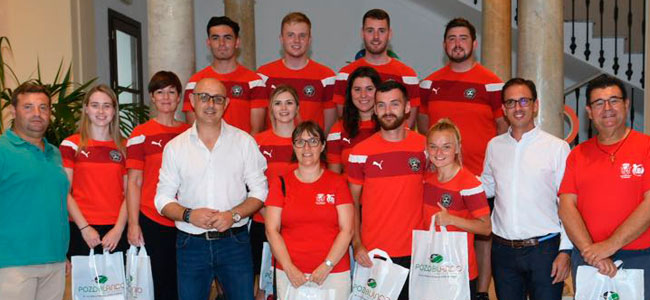 El Ayuntamiento de Pozoblanco recibe a los entrenadores irlandeses de las IV Jornadas Internacionales de Fútbol