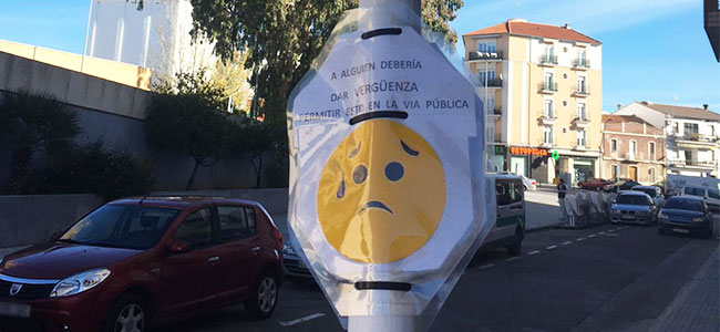 'Este tubo es una vergüenza', dice el cartel