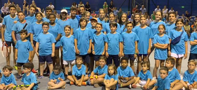 La Escuela Municipal de Tenis Pozoblanco celebra la fiesta final de curso en el Polideportivo Municipal