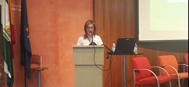 Guadalinfo Pedroche expone sobre competencias digitales y tecnología para la salud de los mayores en un taller de la EASP en Granada