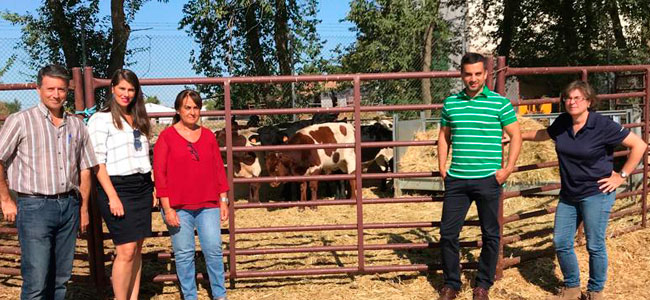 La delegada de Agricultura valora las investigaciones que realiza el Centro IFAPA de Hinojosa del Duque