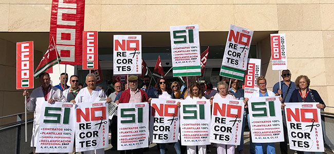 CCOO protesta por la falta de cobertura de las bajas, permisos y vacantes en el hospital Valle de los Pedroches