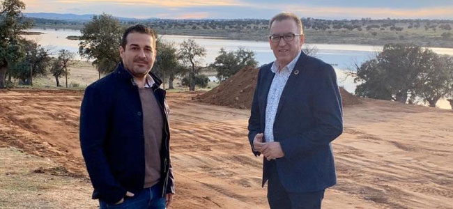 Pablo Lozano visita las obra del campo de fútbol 'playa de La Colada', en El Viso