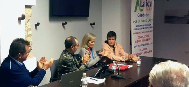 Charla en Dos Torres a propósito de los símbolos religiosos en el instituto