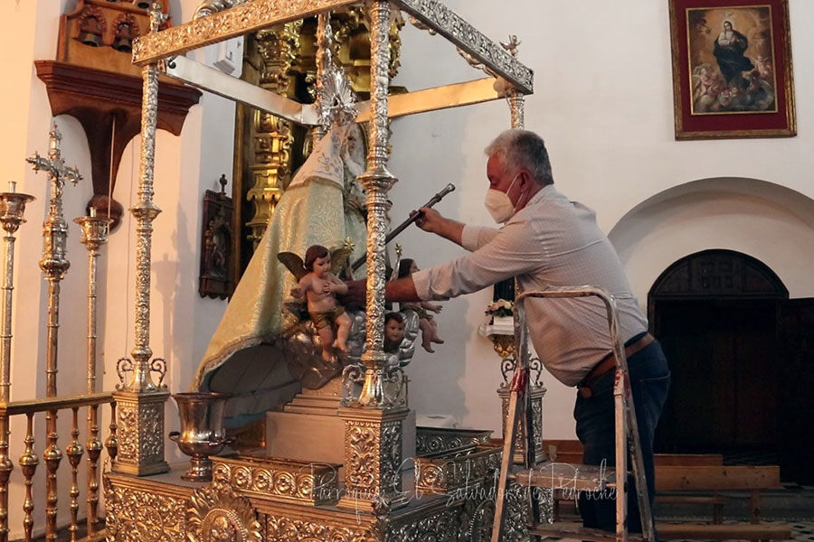 Sin anuncio previo, la imagen de la Virgen de Piedrasantas ha llegado al pueblo de Pedroche