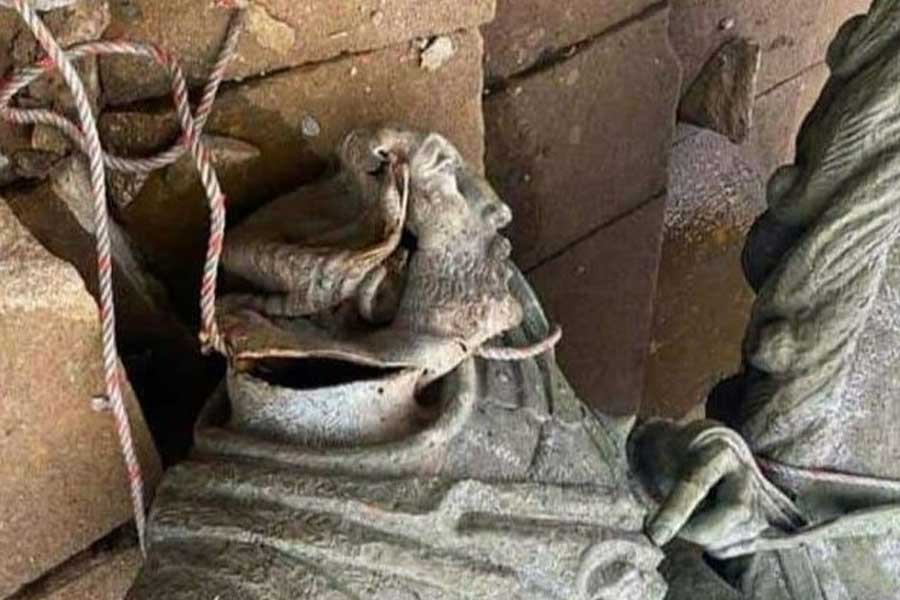 Indígenas tumban la estatua de Sebastián de Belalcázar en el suroeste de Colombia