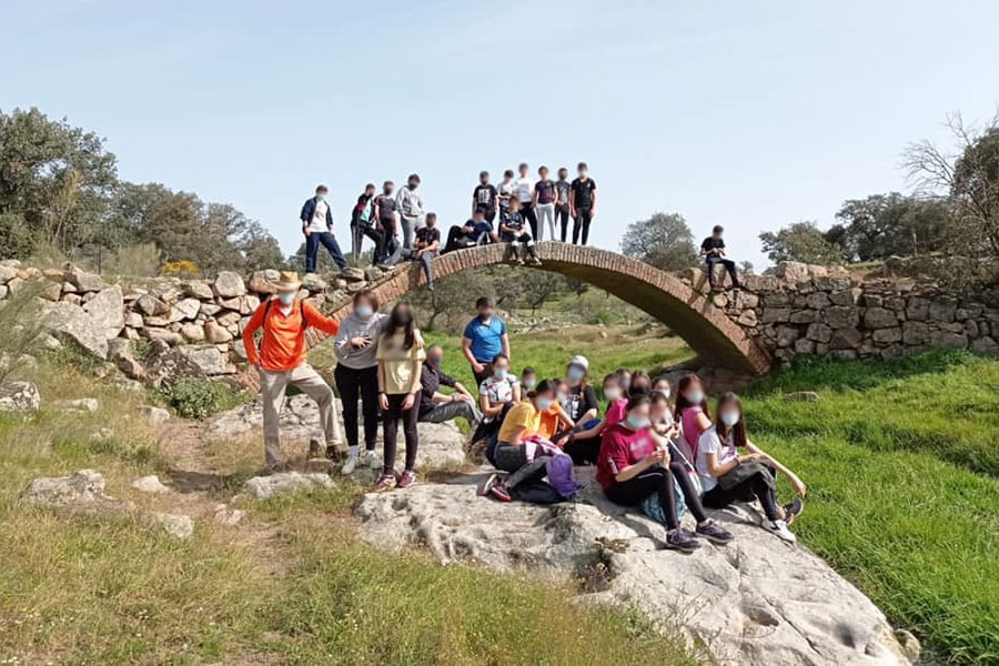 El Ayuntamiento de Pedroche recomienda pide precaución en un puente sobre el arroyo Santa María