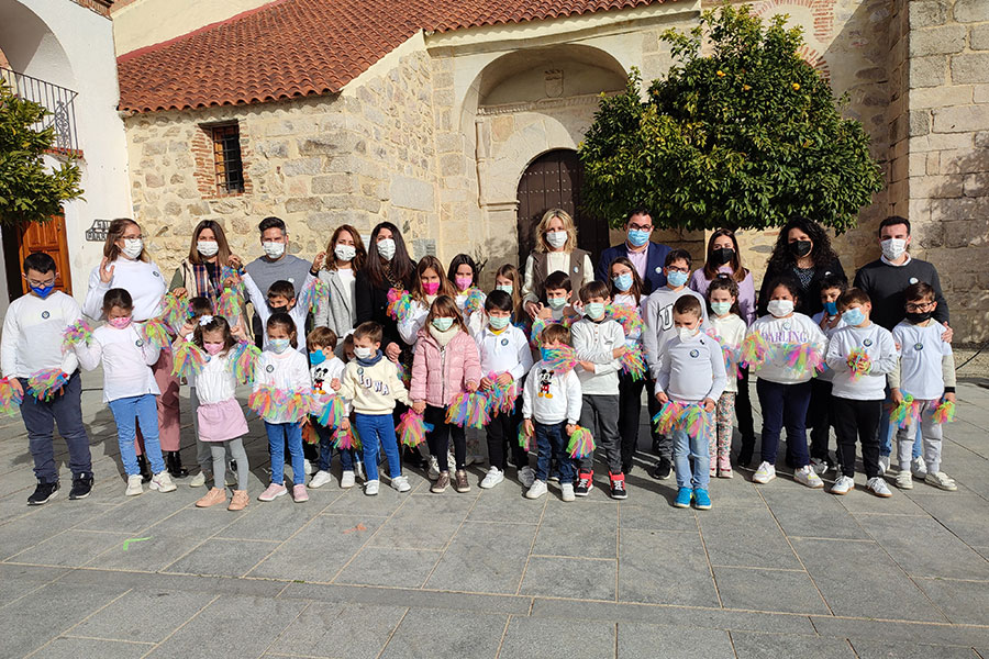 Educación reconoce la labor de la comunidad educativa del CEIP Virgen de las Cruces de El Guijo