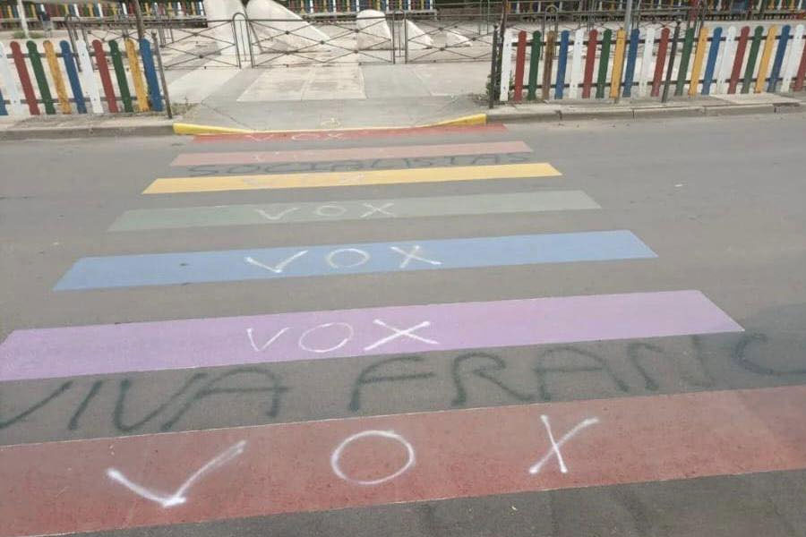 Condenas de IU y PSOE a las pintadas homófobas aparecidas en Hinojosa del Duque