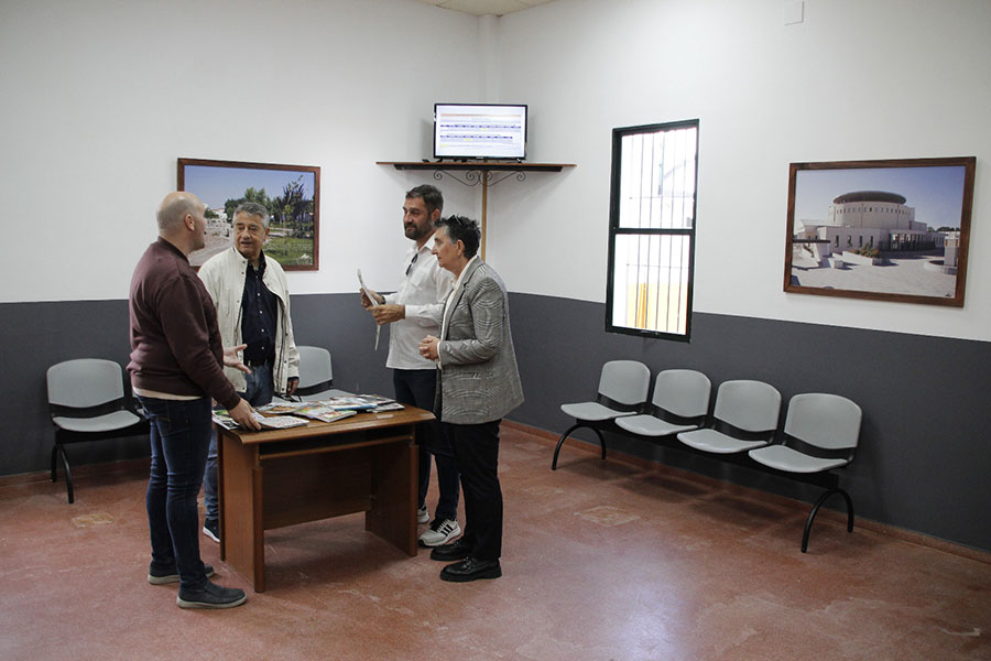 Hinojosa del Duque presenta la nueva sala de espera de su Parada de Autobuses